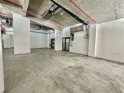 Middle Road (D7), Retail #523110551
